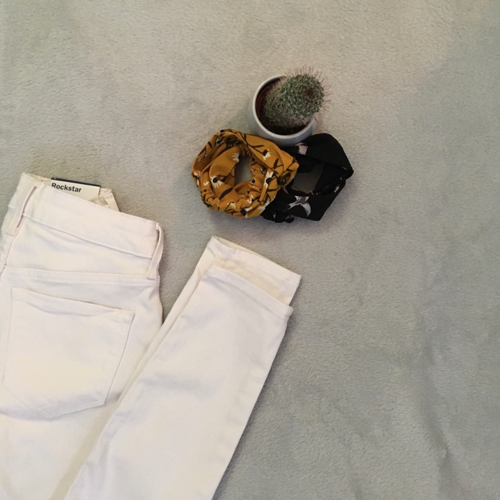 NWT Women’s White Old Navy Ankle Jeans